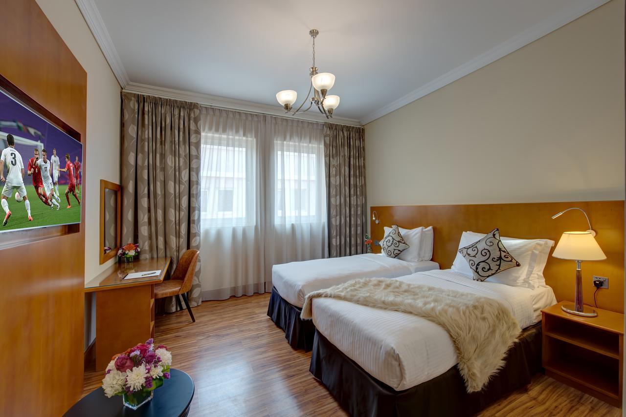 J5 Homes Barsha Gardens विला